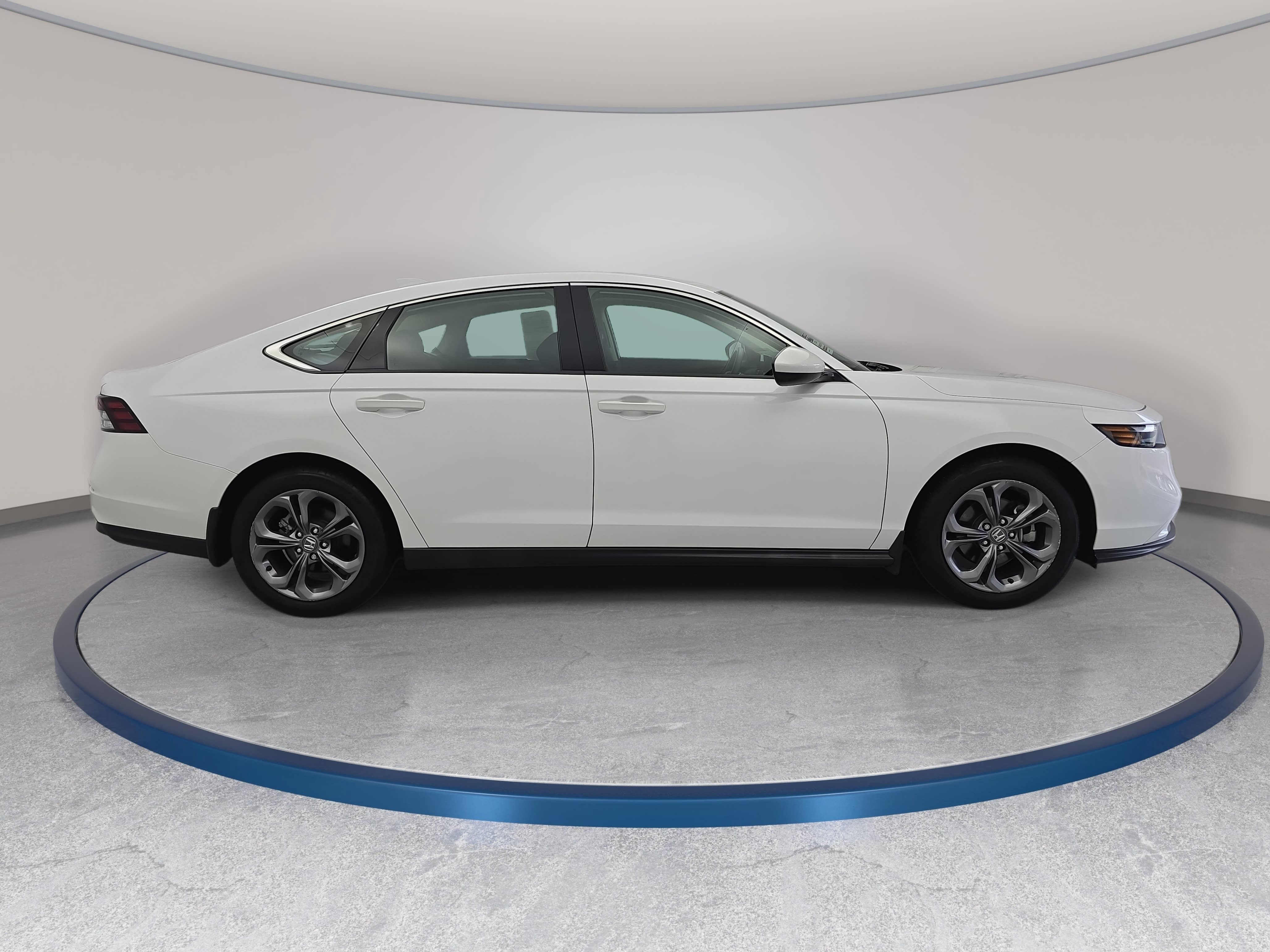 Used 2024 Honda Accord EX image 4