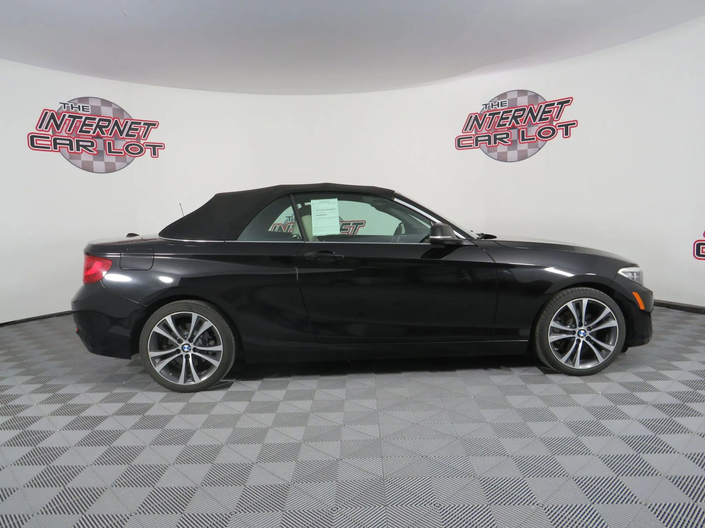 Used 2017 BMW 230i Convertible image 4
