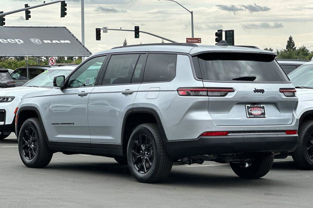 New 2026 Jeep Grand Cherokee L 2WD image 6