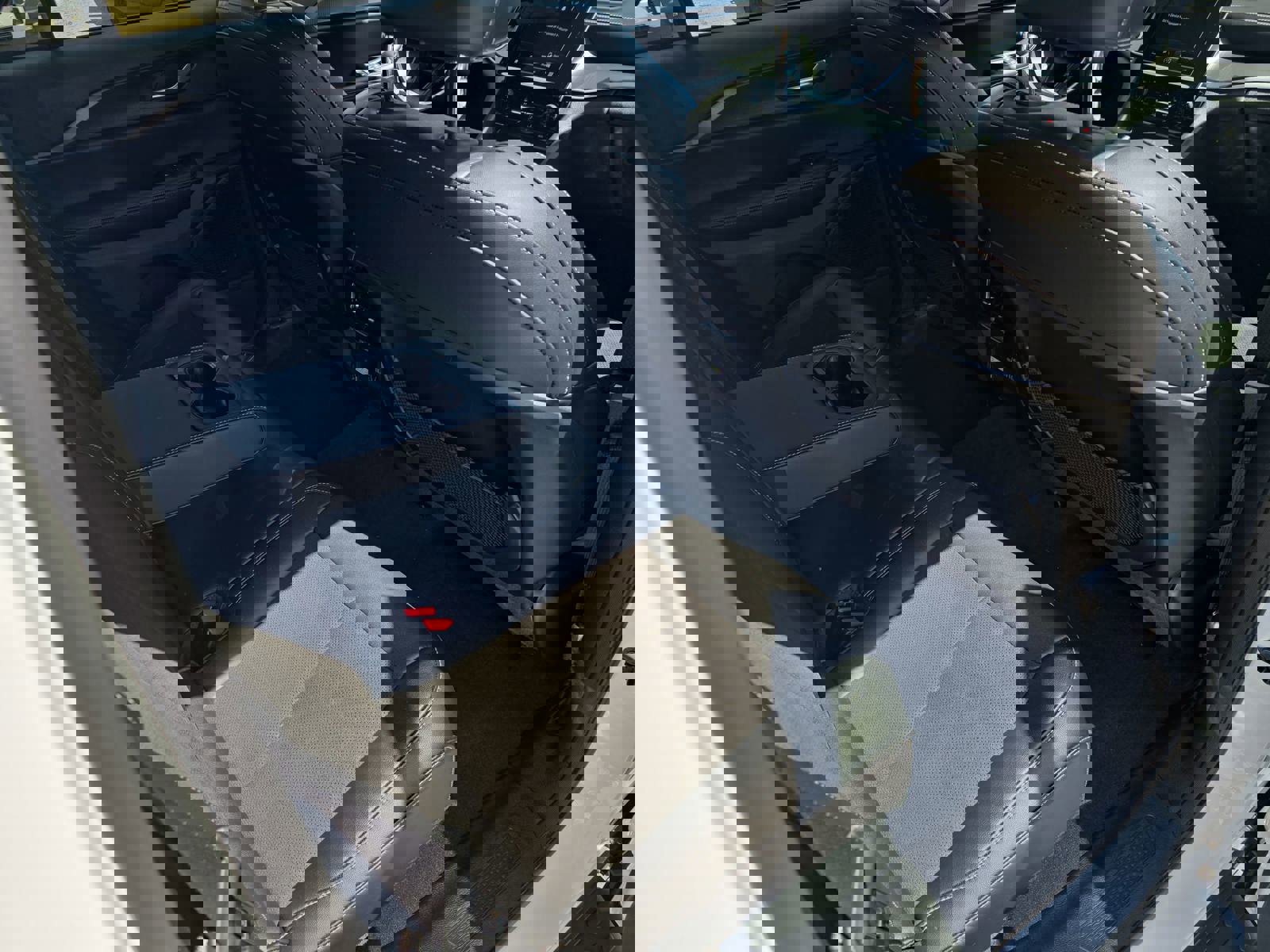 Used 2024 Jeep Grand Cherokee Altitude image 12