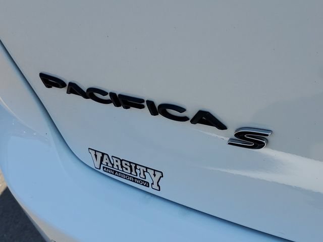 Used 2021 Chrysler Pacifica Touring-L w/ S Appearance Package FWD image 6