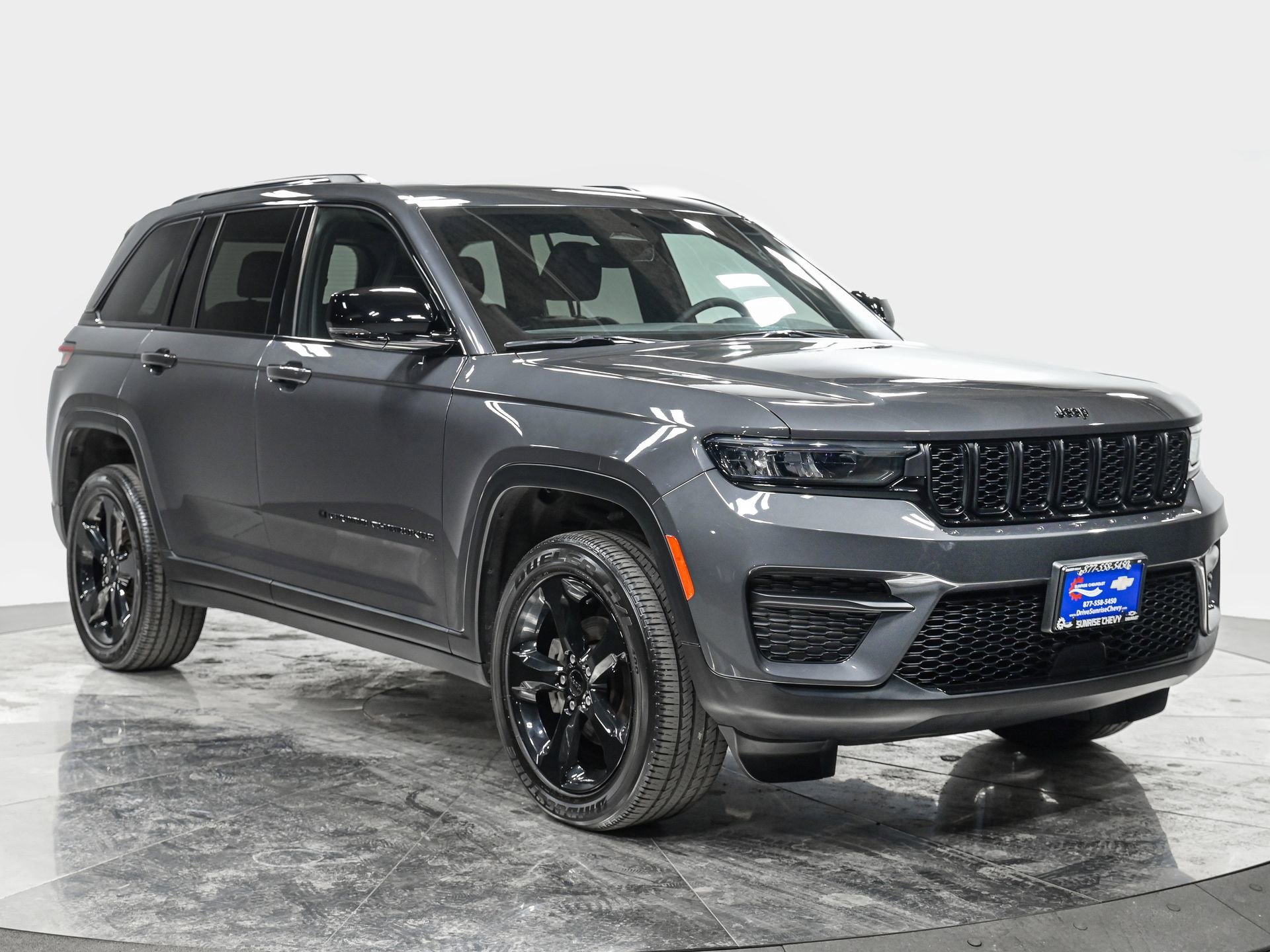Used 2024 Jeep Grand Cherokee Altitude image 9