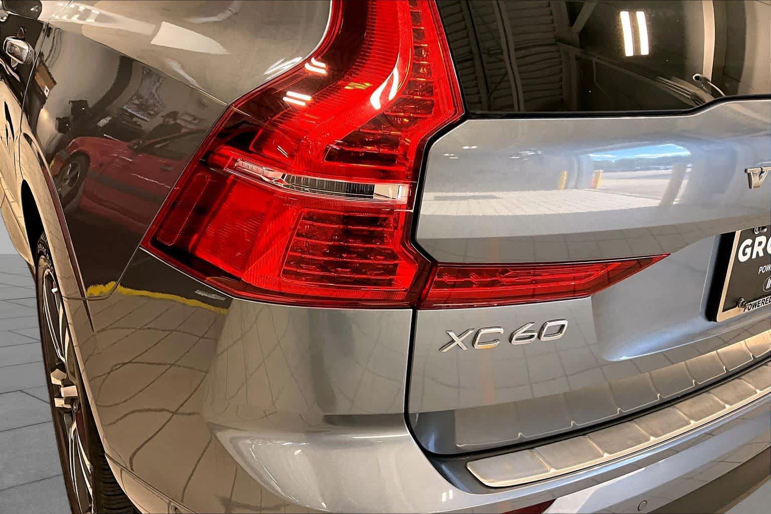 Used 2019 Volvo XC60 T5 Momentum w/ Multimedia Package AWD/4WD image 26