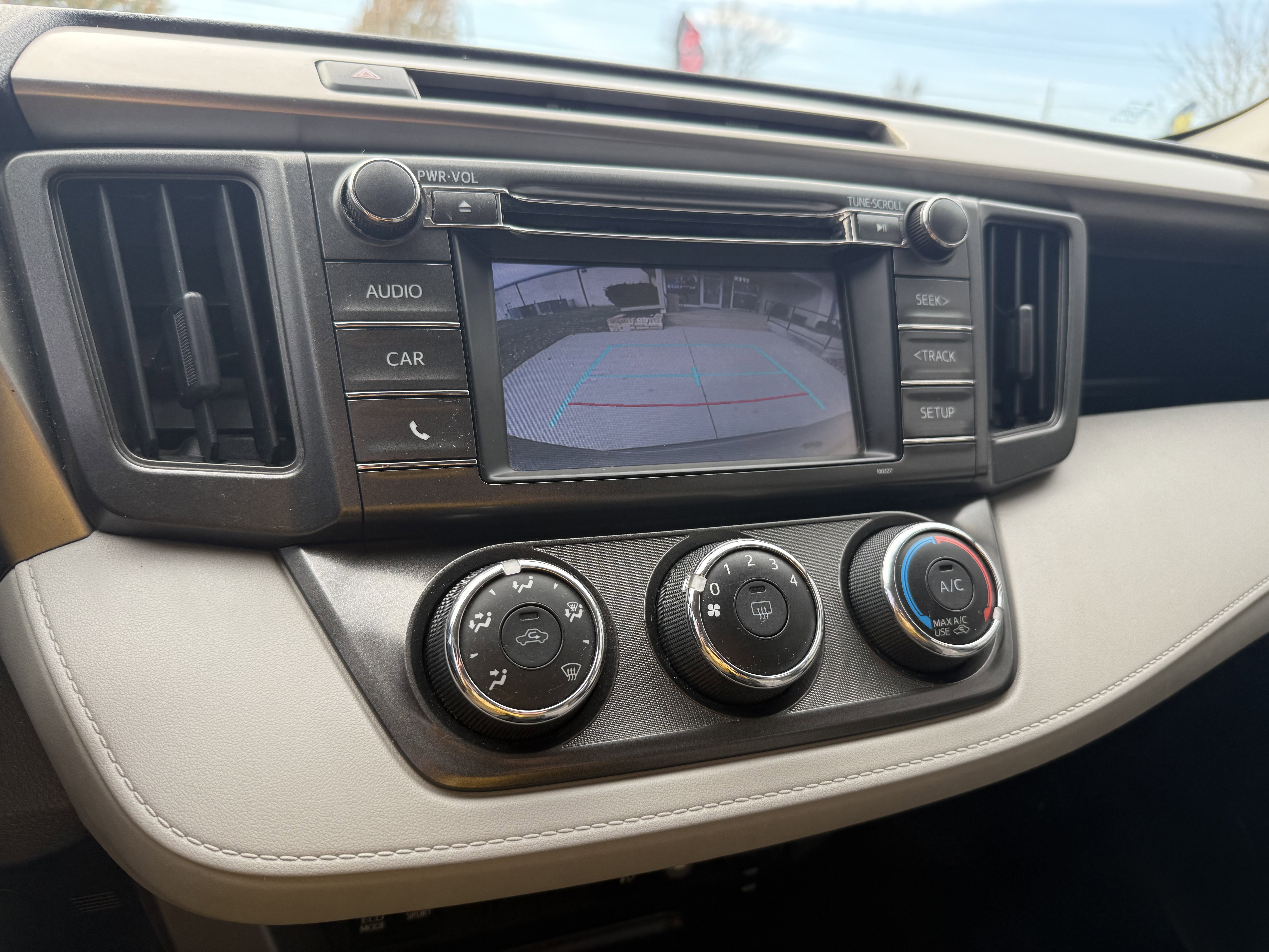 Used 2015 Toyota RAV4 LE image 12