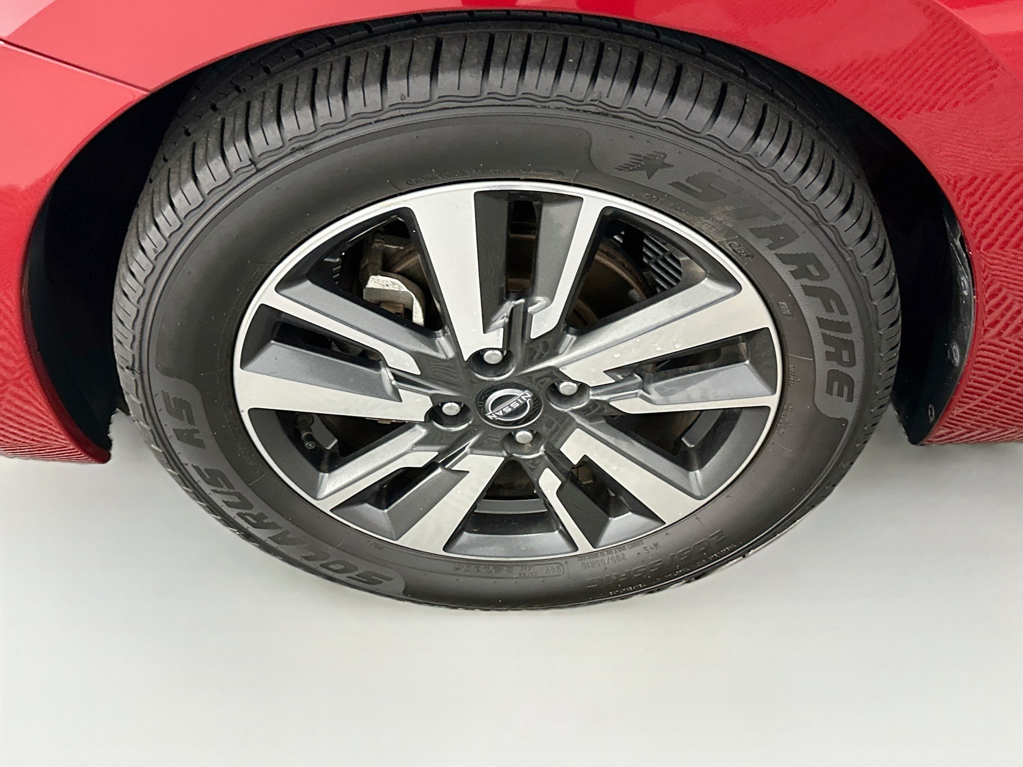 Used 2024 Nissan Versa SV FWD image 11