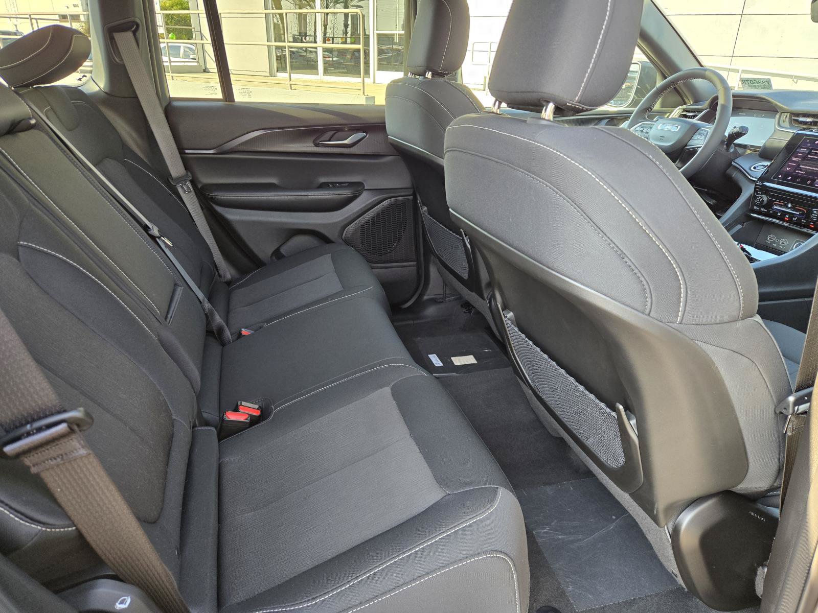 Used 2025 Jeep Grand Cherokee Laredo X RWD image 29