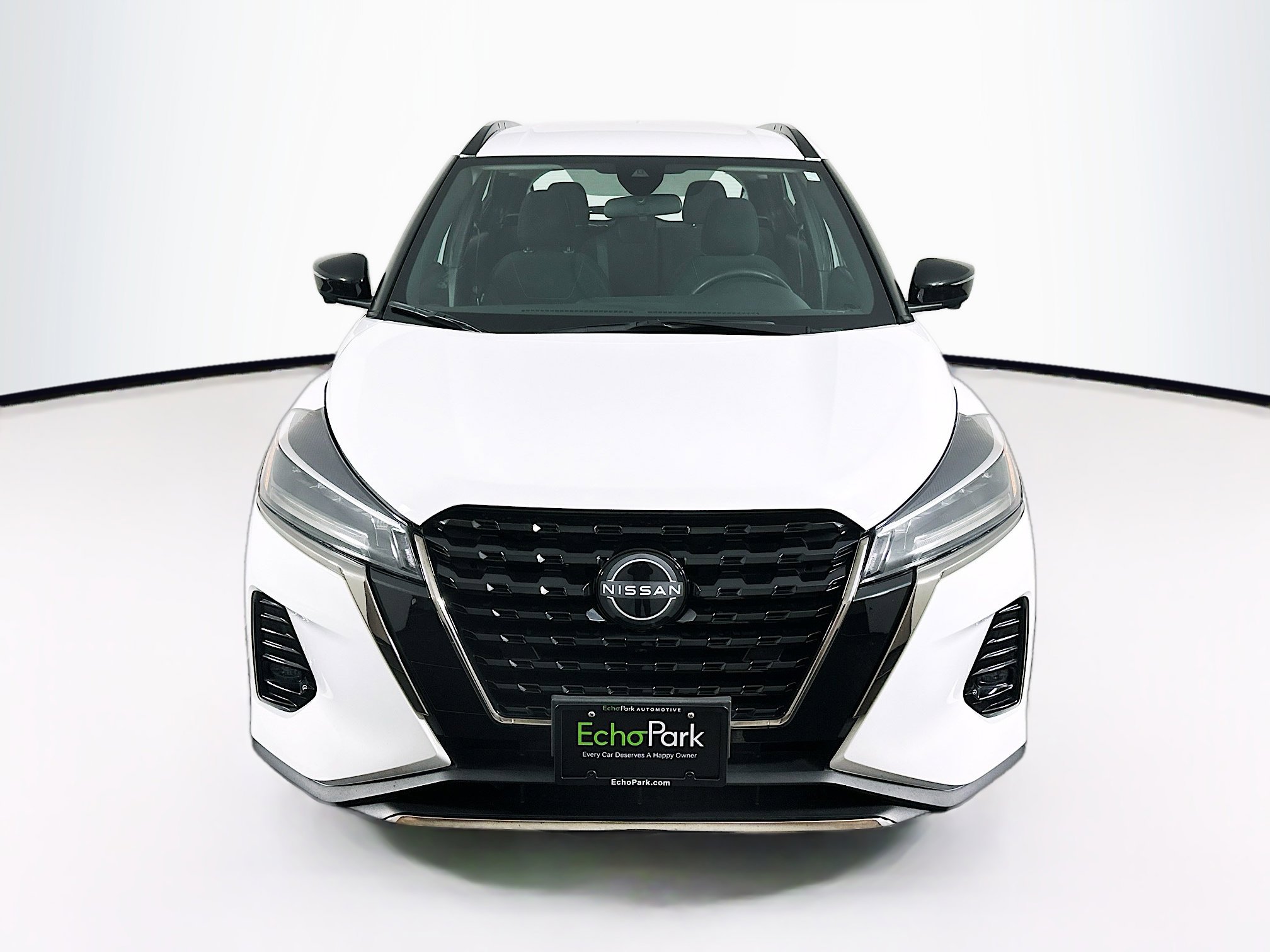 Used 2024 Nissan Kicks SR image 2