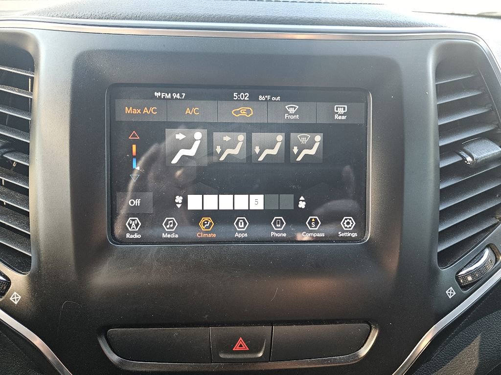 Used 2019 Jeep Cherokee Latitude w/ Popular Appearance Group image 20