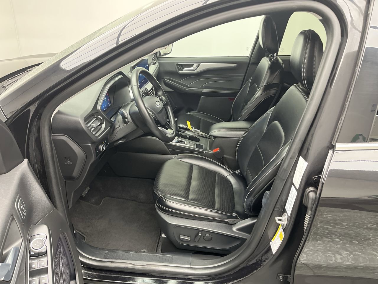 Certified 2024 Ford Escape Platinum image 3