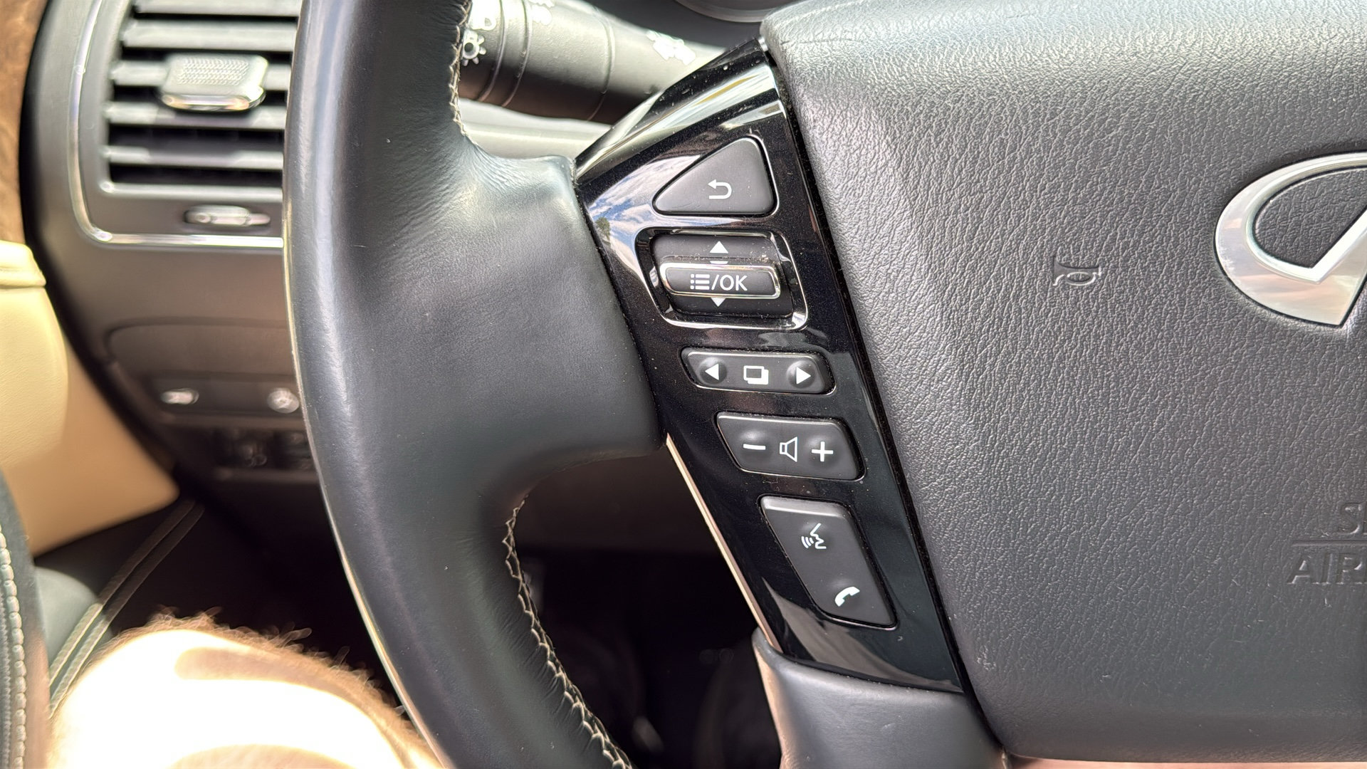 Used 2021 INFINITI QX80 Premium Select w/ All-Season Package AWD/4WD image 16