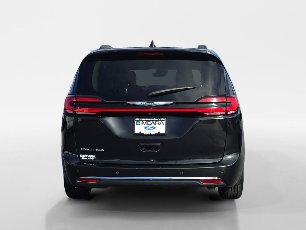 Used 2022 Chrysler Pacifica Touring-L image 4