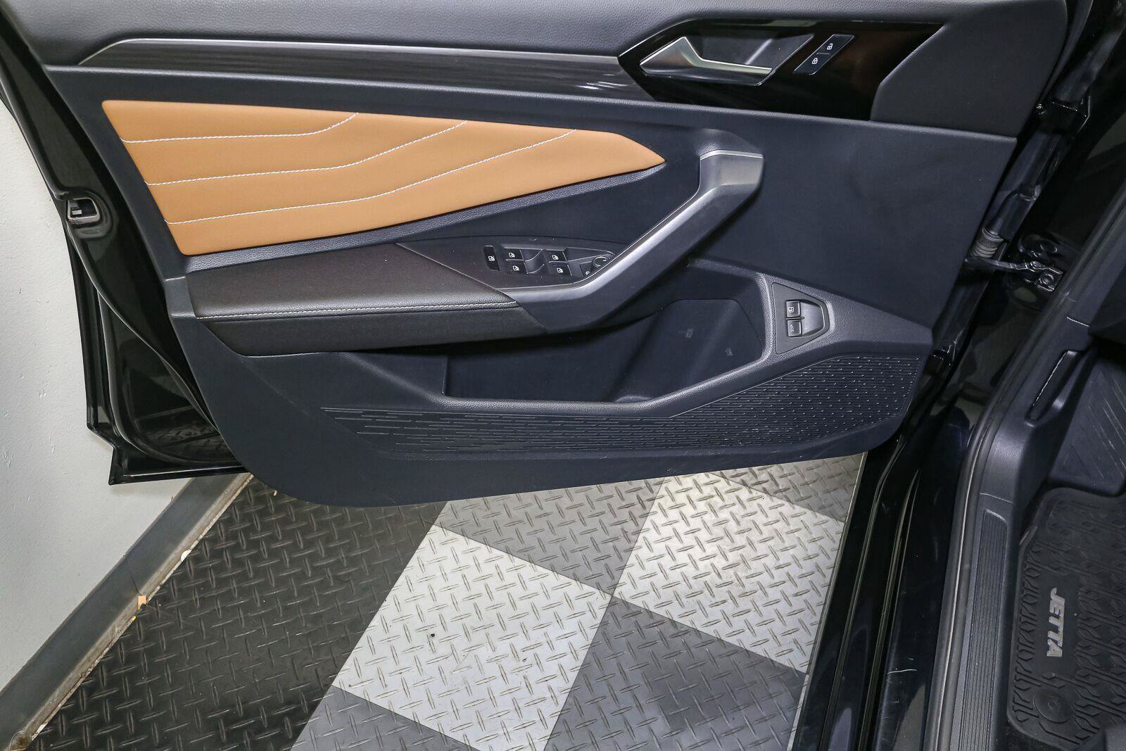 Certified 2023 Volkswagen Jetta SEL FWD image 43