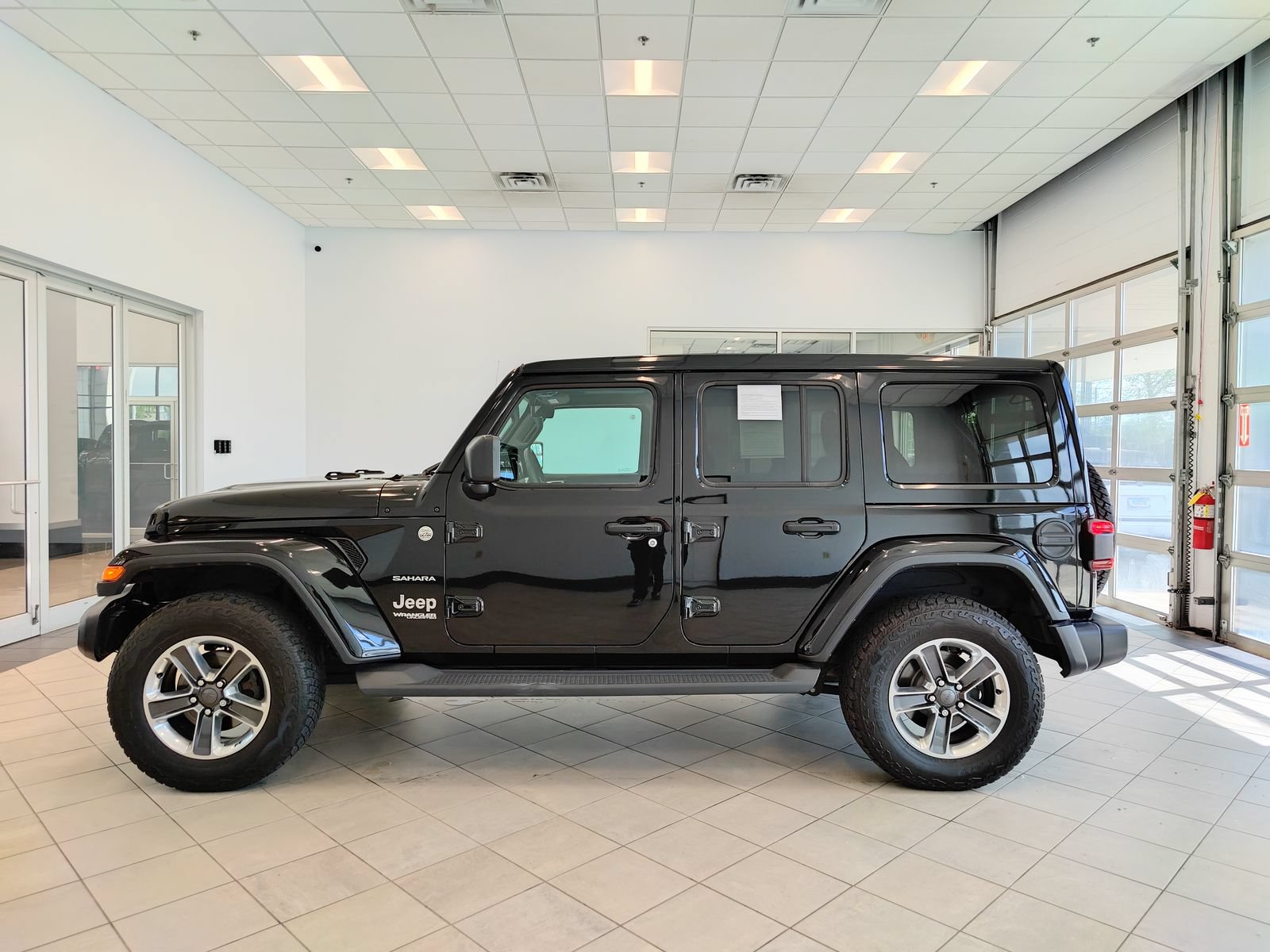 Used 2020 Jeep Wrangler Unlimited Sahara AWD/4WD image 6