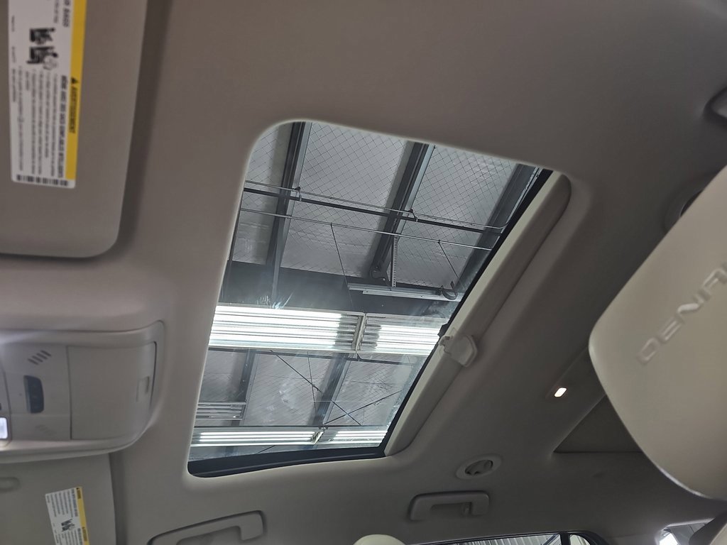 Used 2018 GMC Acadia Denali w/ Technology Package image 29