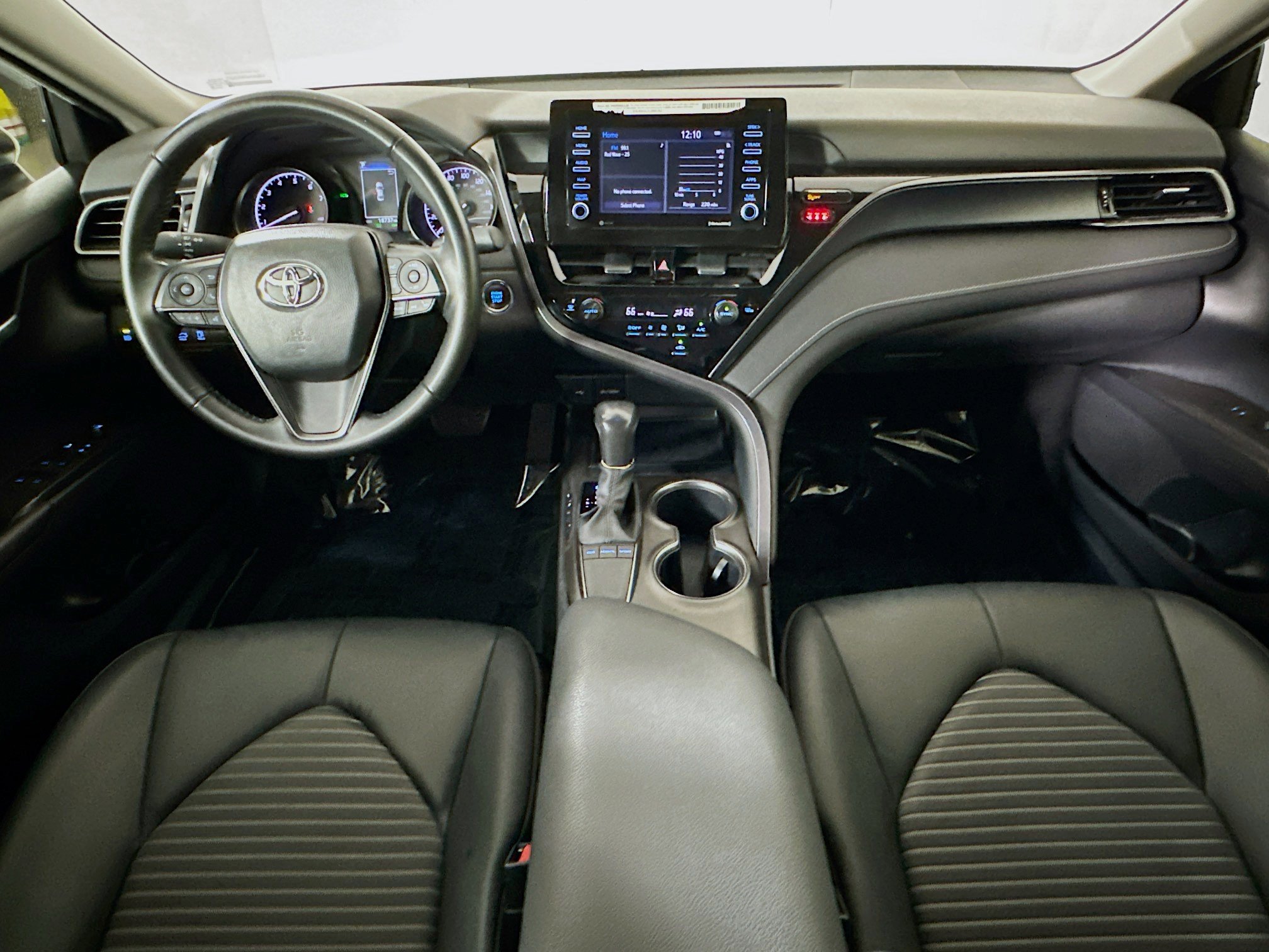 Used 2024 Toyota Camry SE w/ Convenience Package FWD image 27