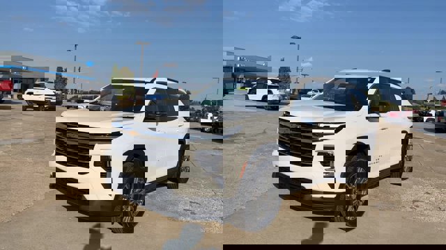 New 2025 Chevrolet Traverse LT w/ LPO, Floor Liner Package image 4