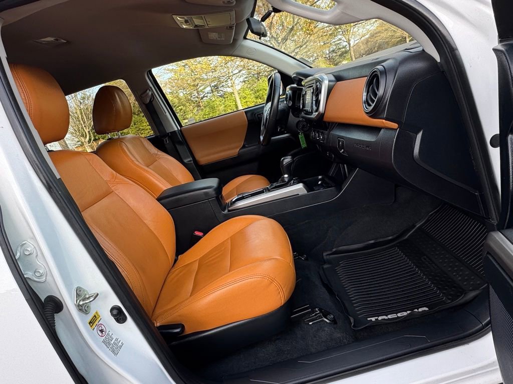 Used 2016 Toyota Tacoma SR5 w/ Towing Package image 19