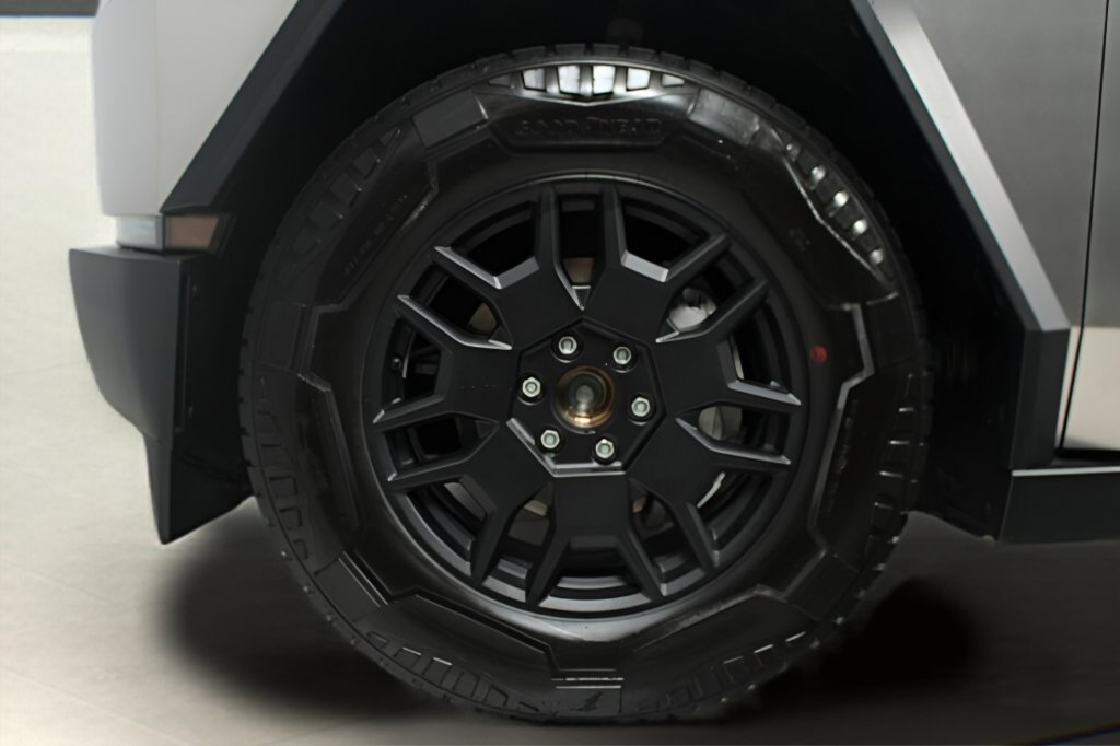 Used 2024 Tesla Cybertruck Cyberbeast image 13