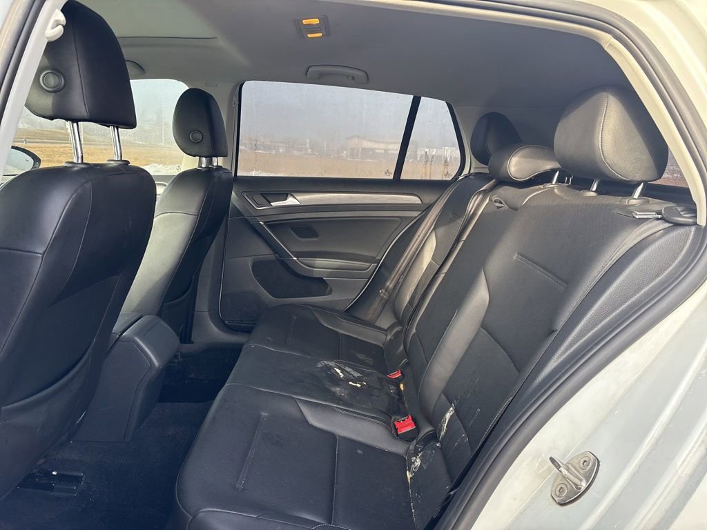 Used 2018 Volkswagen Golf SE image 17