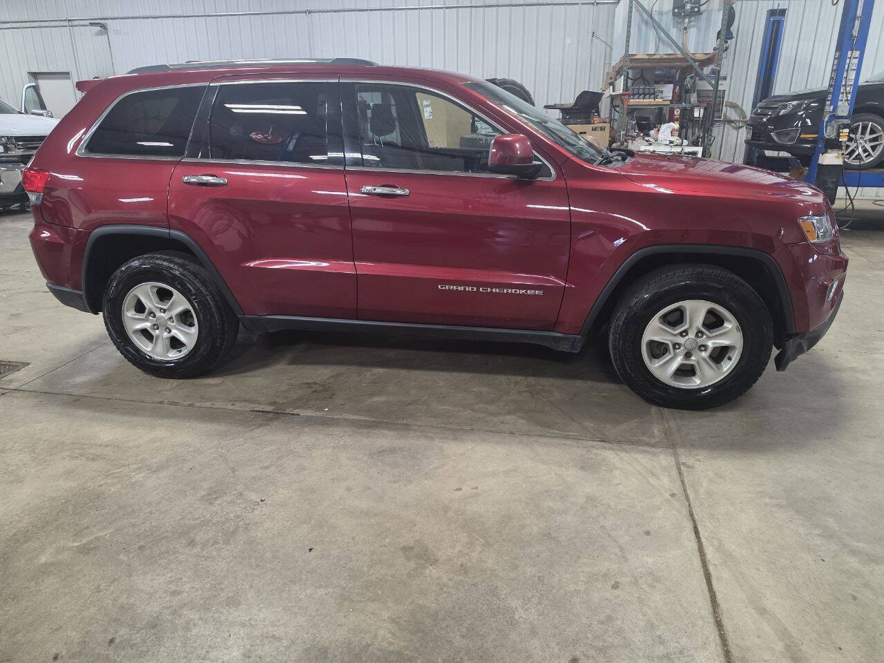 Used 2014 Jeep Grand Cherokee Laredo AWD/4WD image 9