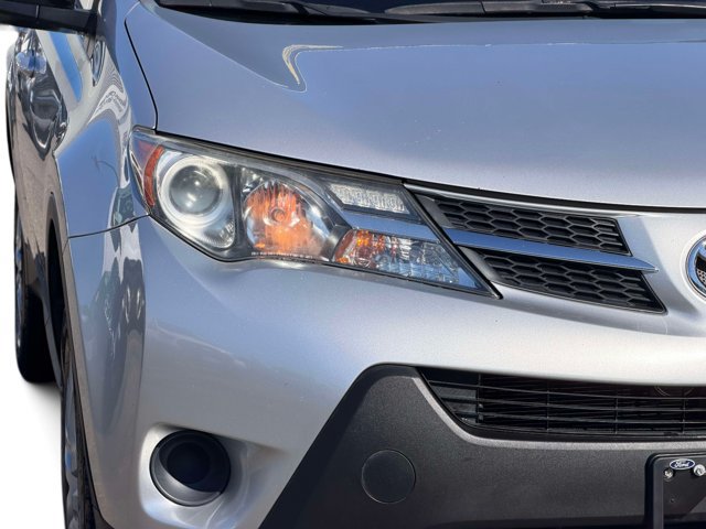 Used 2015 Toyota RAV4 LE AWD/4WD image 10