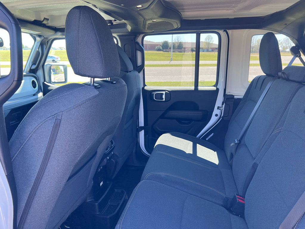 Used 2025 Jeep Wrangler Sahara image 17