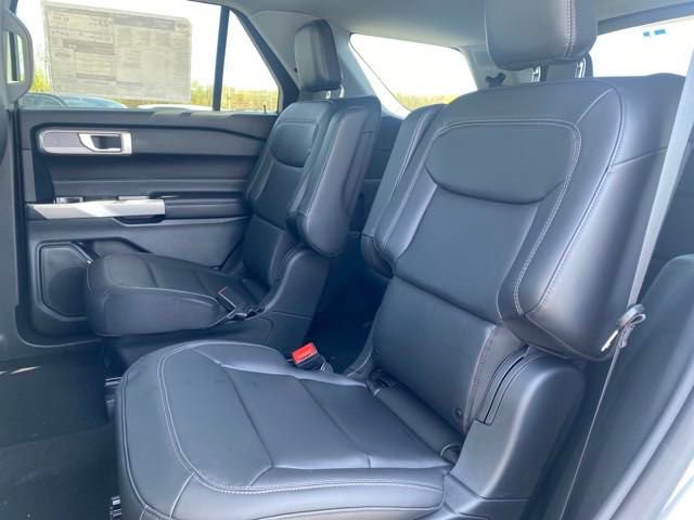 Used 2024 Ford Explorer XLT w/ Equipment Group 202A AWD/4WD image 28