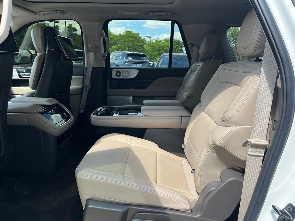 Certified 2023 Lincoln Navigator L Reserve AWD/4WD image 13