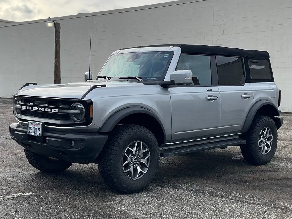 Used 2023 Ford Bronco Outer Banks image 2