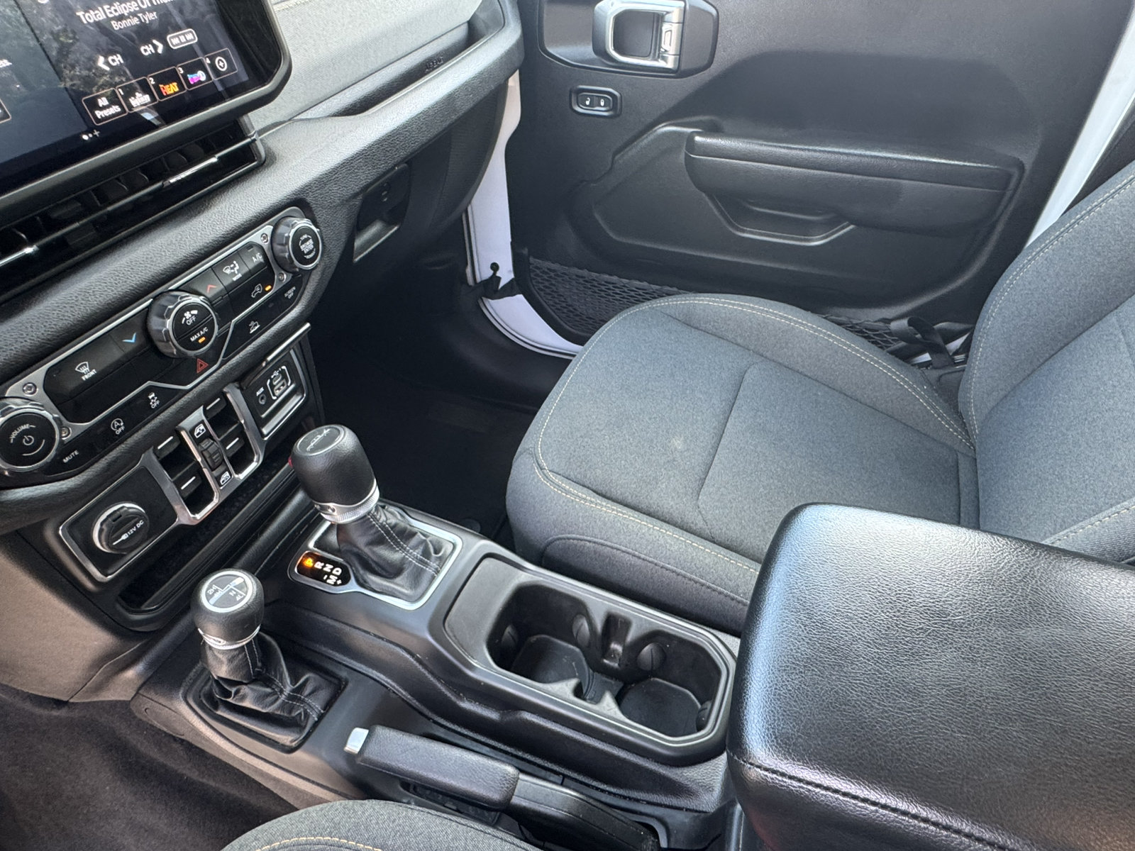 Used 2025 Jeep Gladiator Sport AWD/4WD image 30