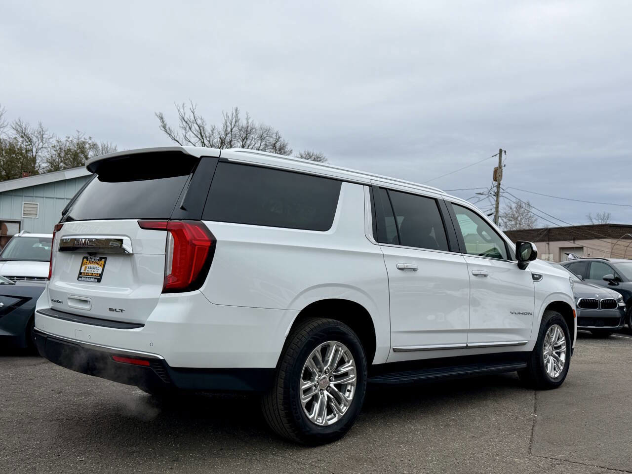 Used 2021 GMC Yukon XL SLT image 4