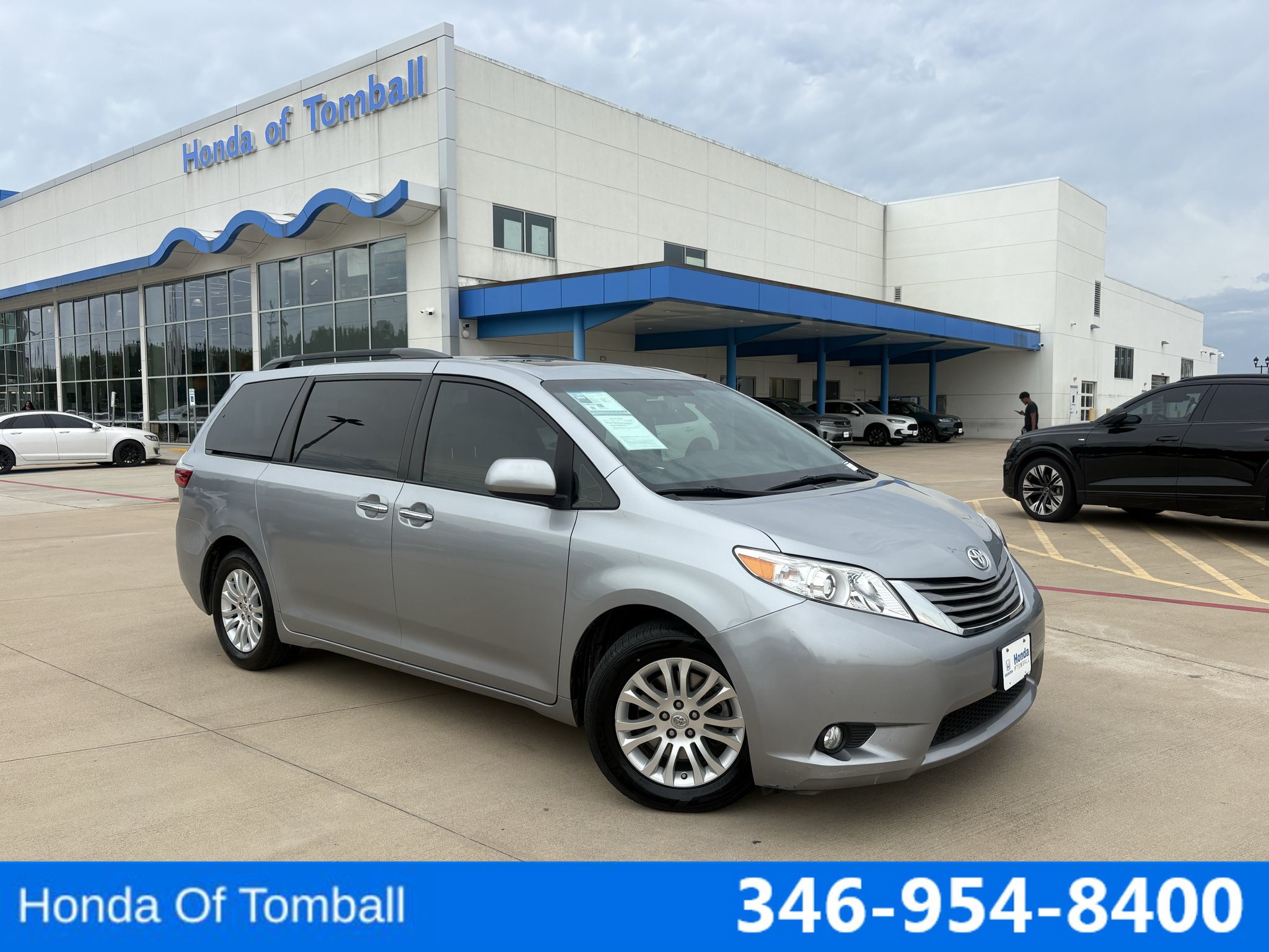 Used 2017 Toyota Sienna XLE
