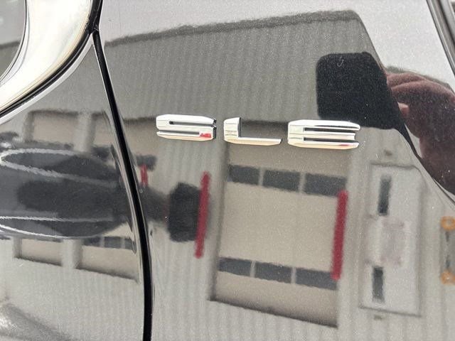 Used 2023 GMC Acadia SLE image 51