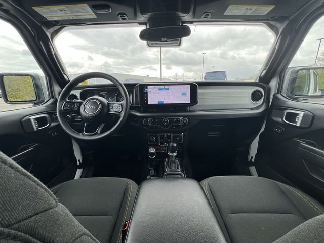 Used 2025 Jeep Gladiator Sport AWD/4WD image 10