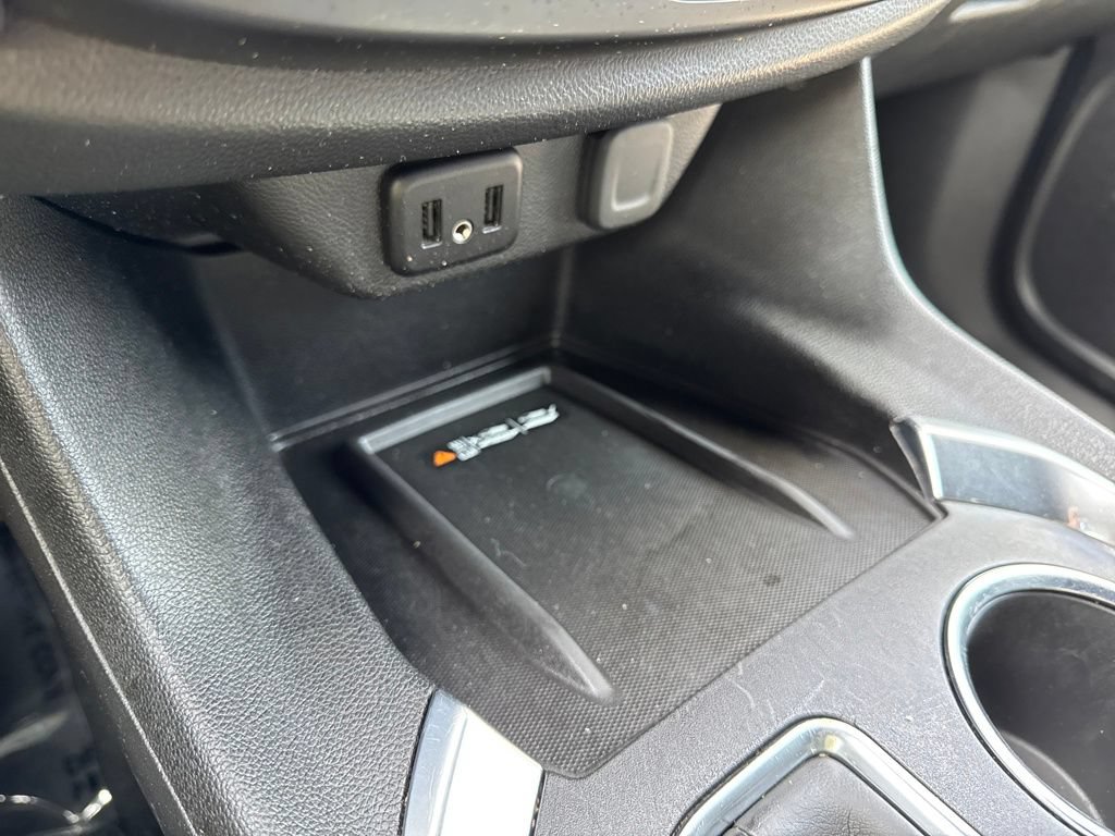 Used 2022 Chevrolet Traverse LT FWD image 42