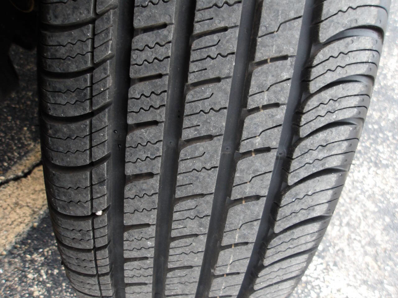 Used 2011 Ford Escape Limited image 39