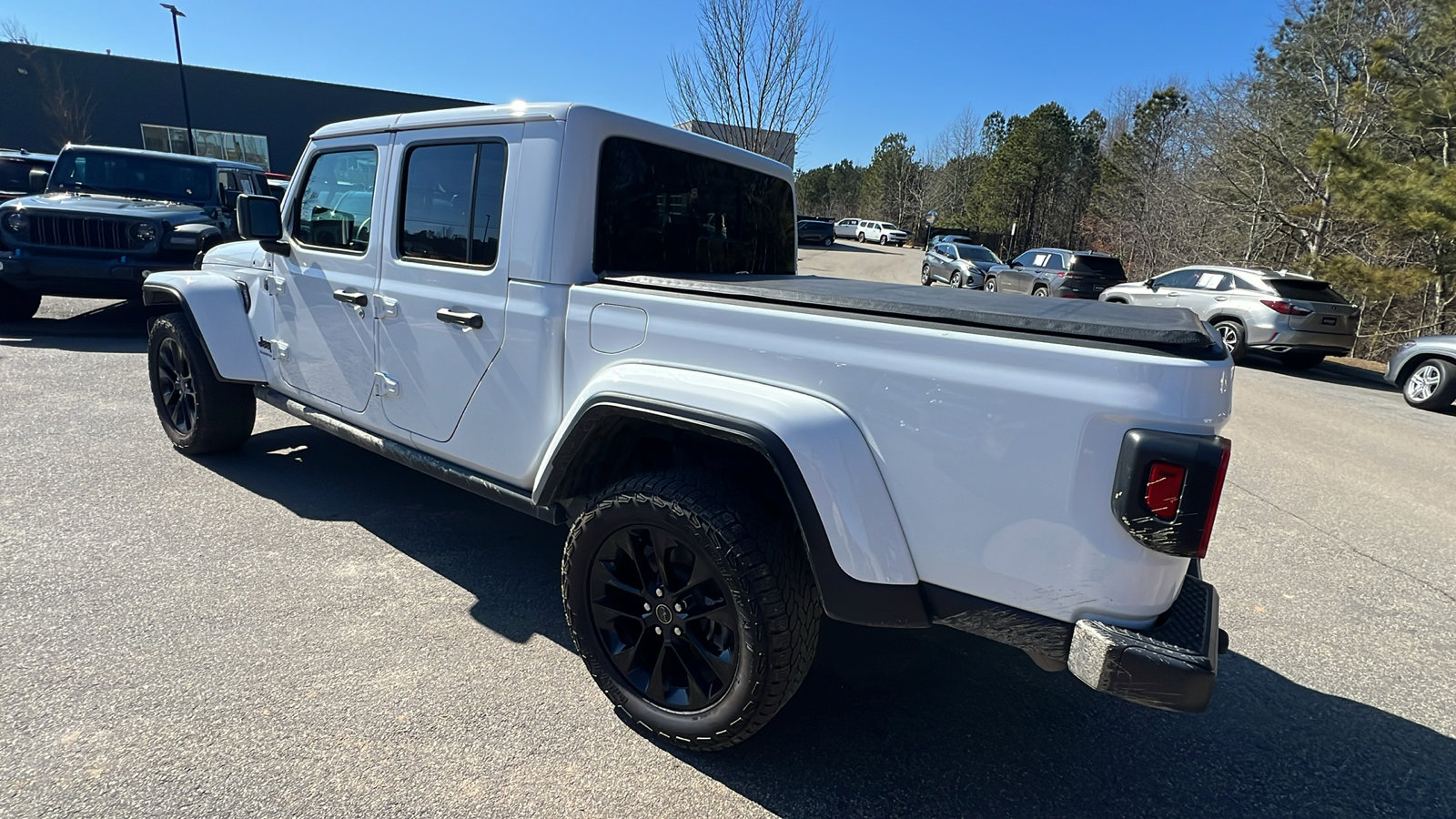 Used 2024 Jeep Gladiator Sport image 10