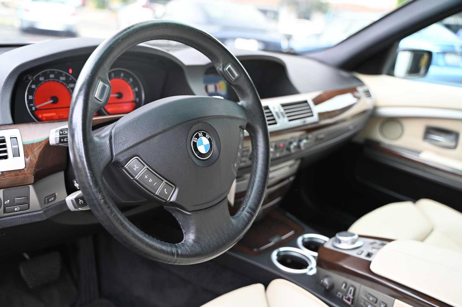 Used 2007 BMW 750i RWD image 11