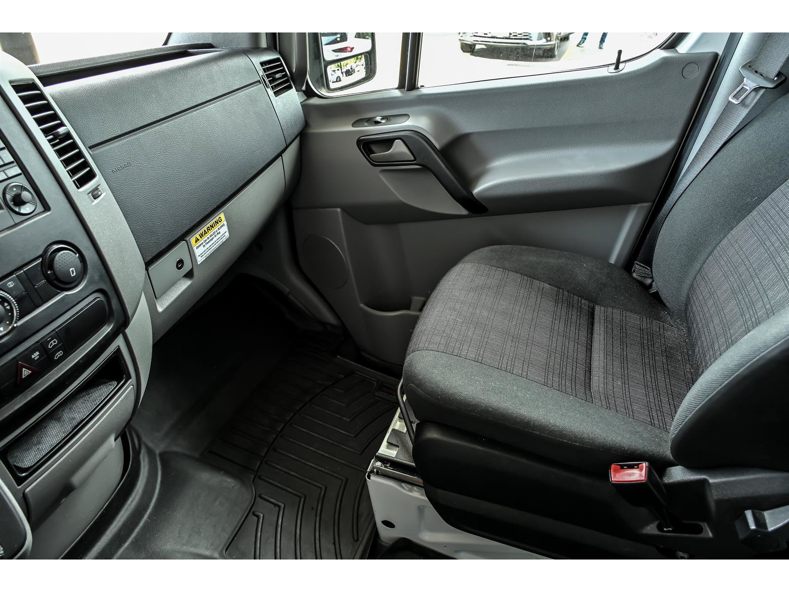 Used 2017 Mercedes-Benz Sprinter 2500 image 21