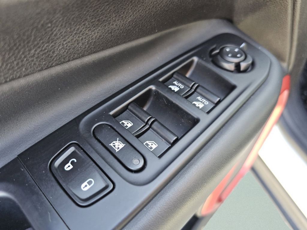 Used 2017 Jeep Renegade Trailhawk AWD/4WD image 27