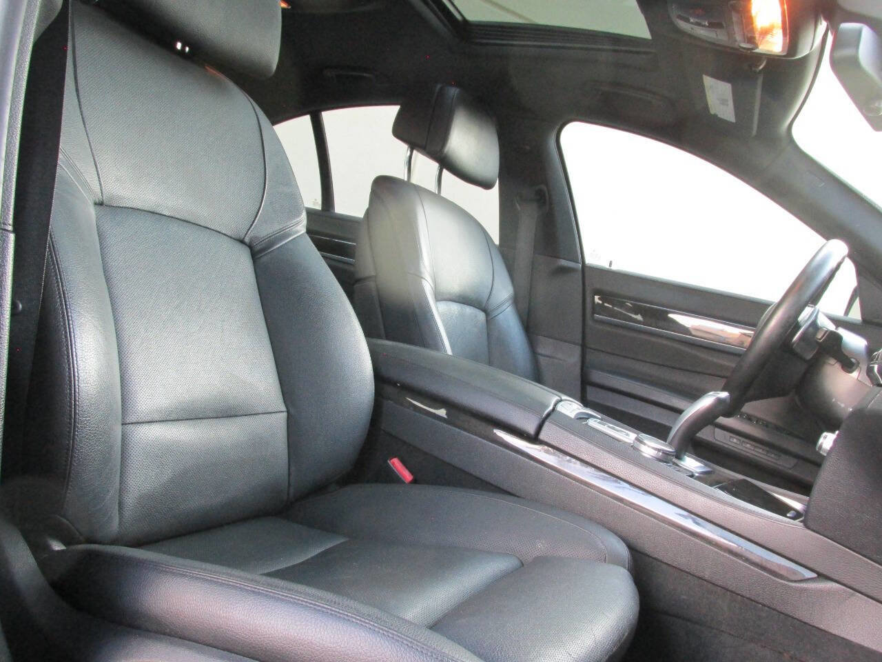 Used 2015 BMW 740i 740i 4dr Sedan image 22