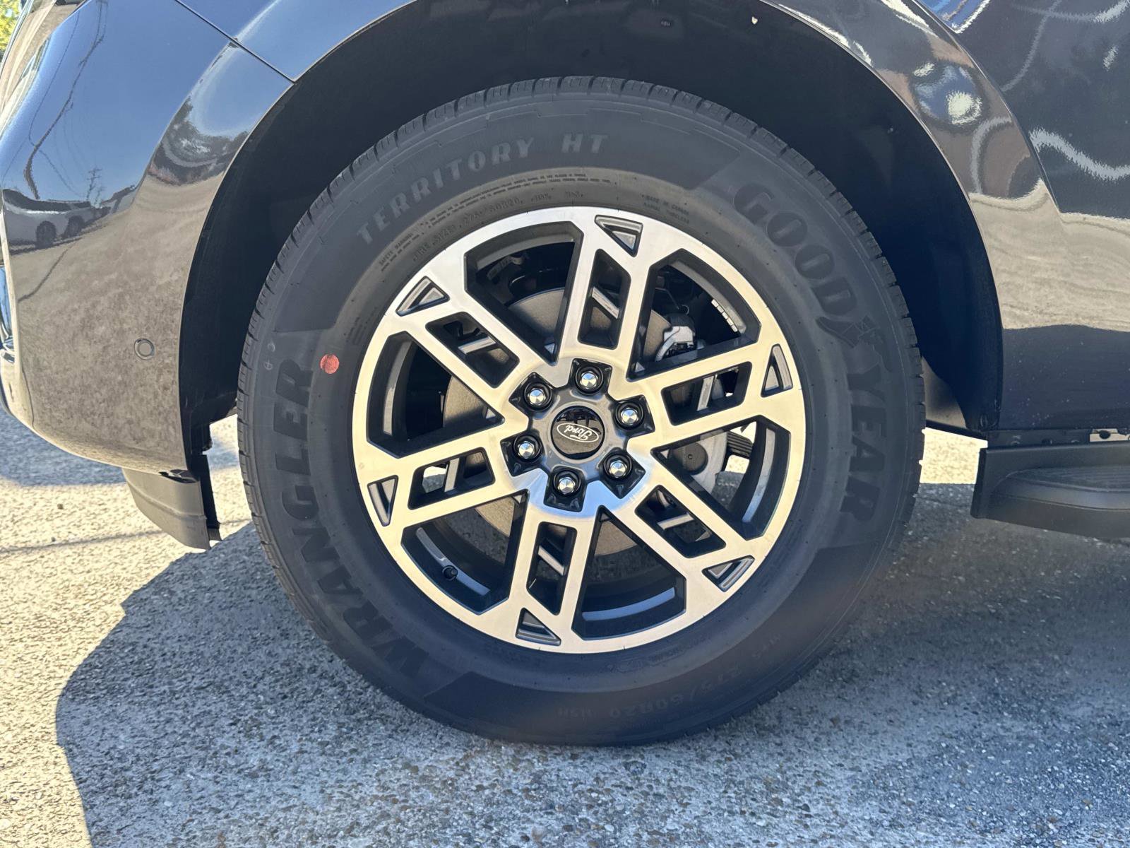 New 2025 Ford Expedition Active image 3