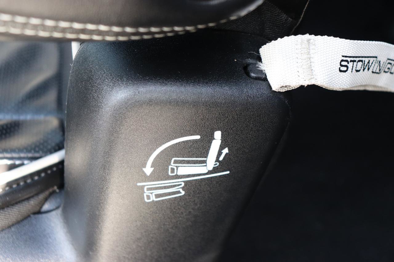 Used 2025 Chrysler Pacifica Limited FWD image 32