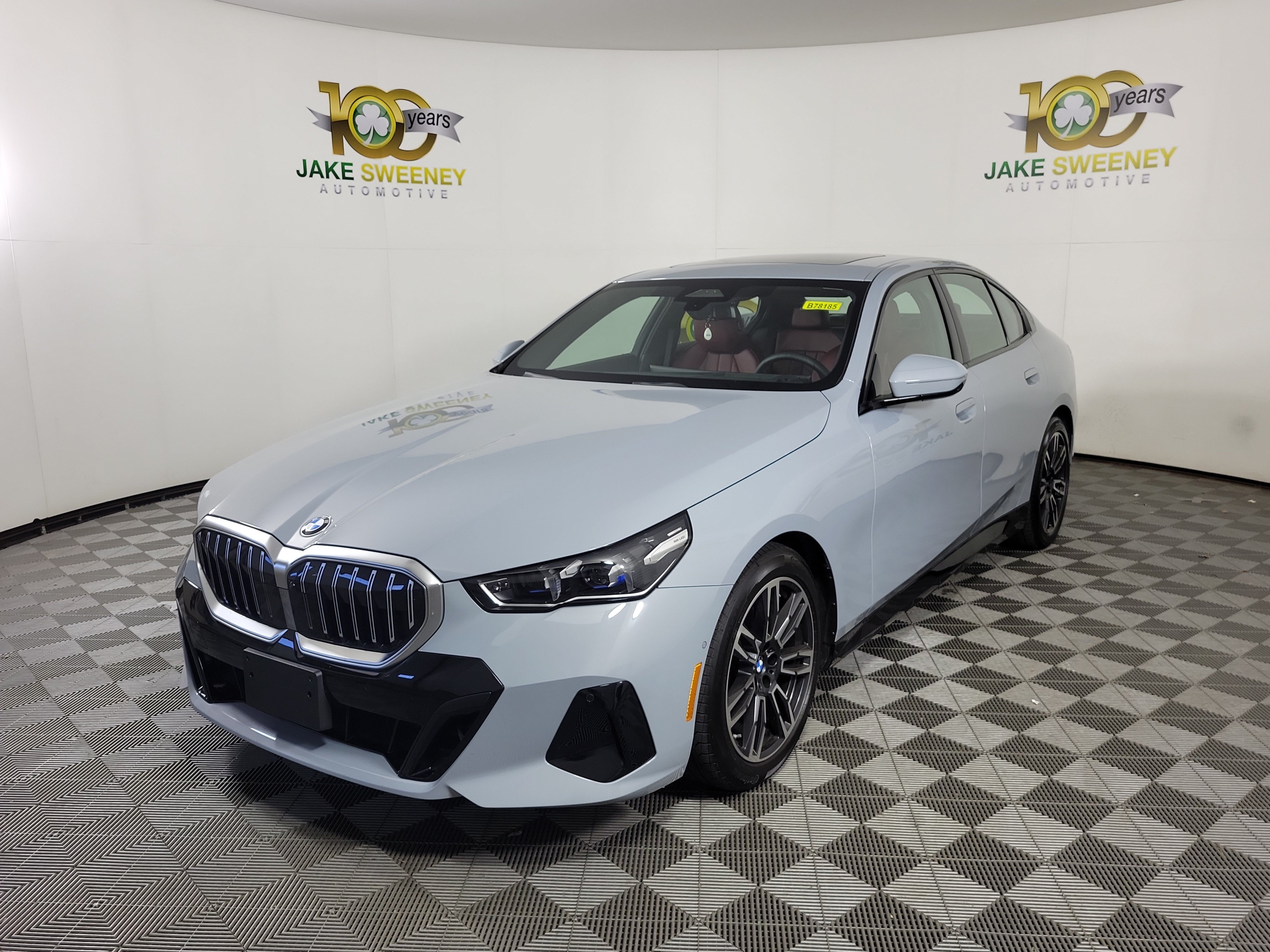 Used 2026 BMW 540i xDrive w/ M Sport Package AWD/4WD image 3
