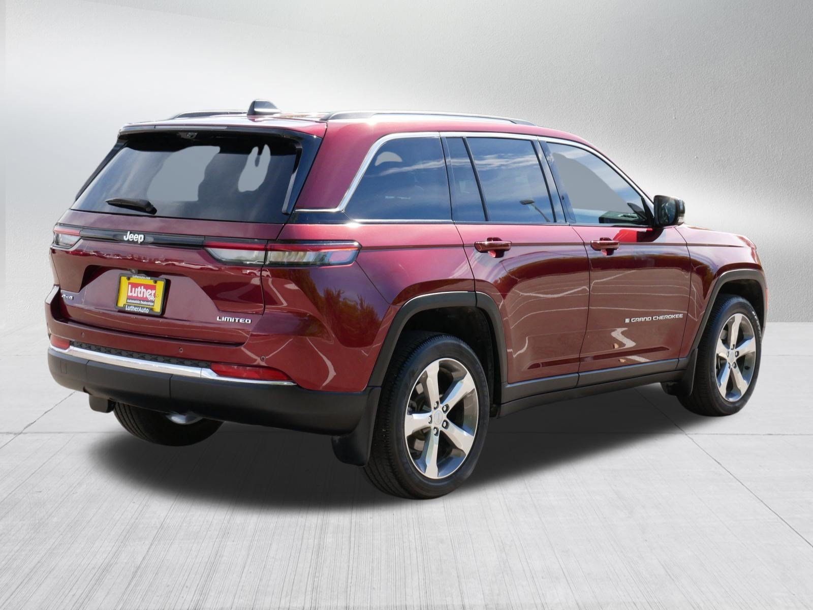 Used 2022 Jeep Grand Cherokee Limited w/ Luxury Tech Group II AWD/4WD image 7