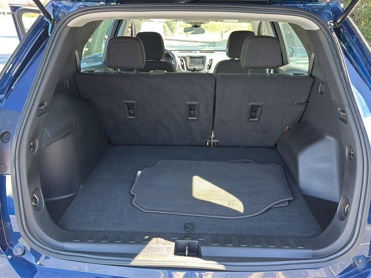 Used 2022 Chevrolet Equinox LS AWD/4WD image 32