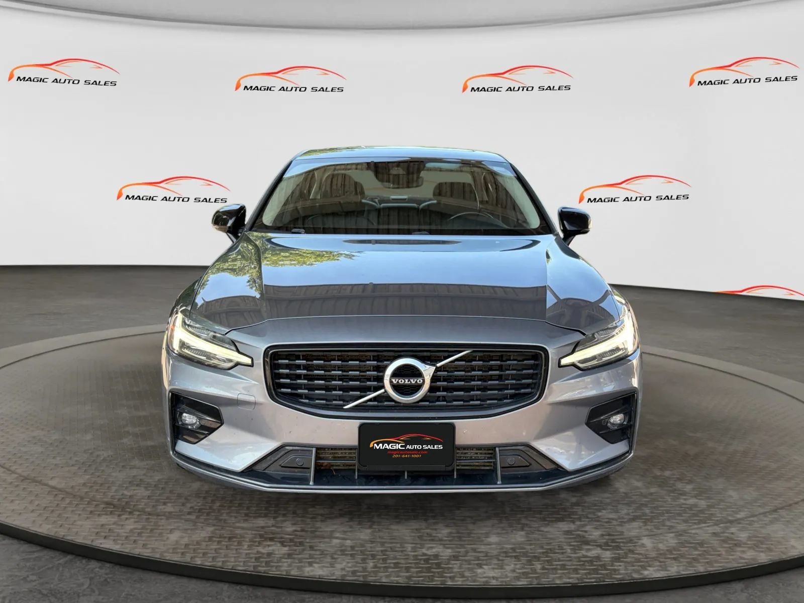 Used 2021 Volvo S60 T5 Momentum w/ Premium Package FWD image 3