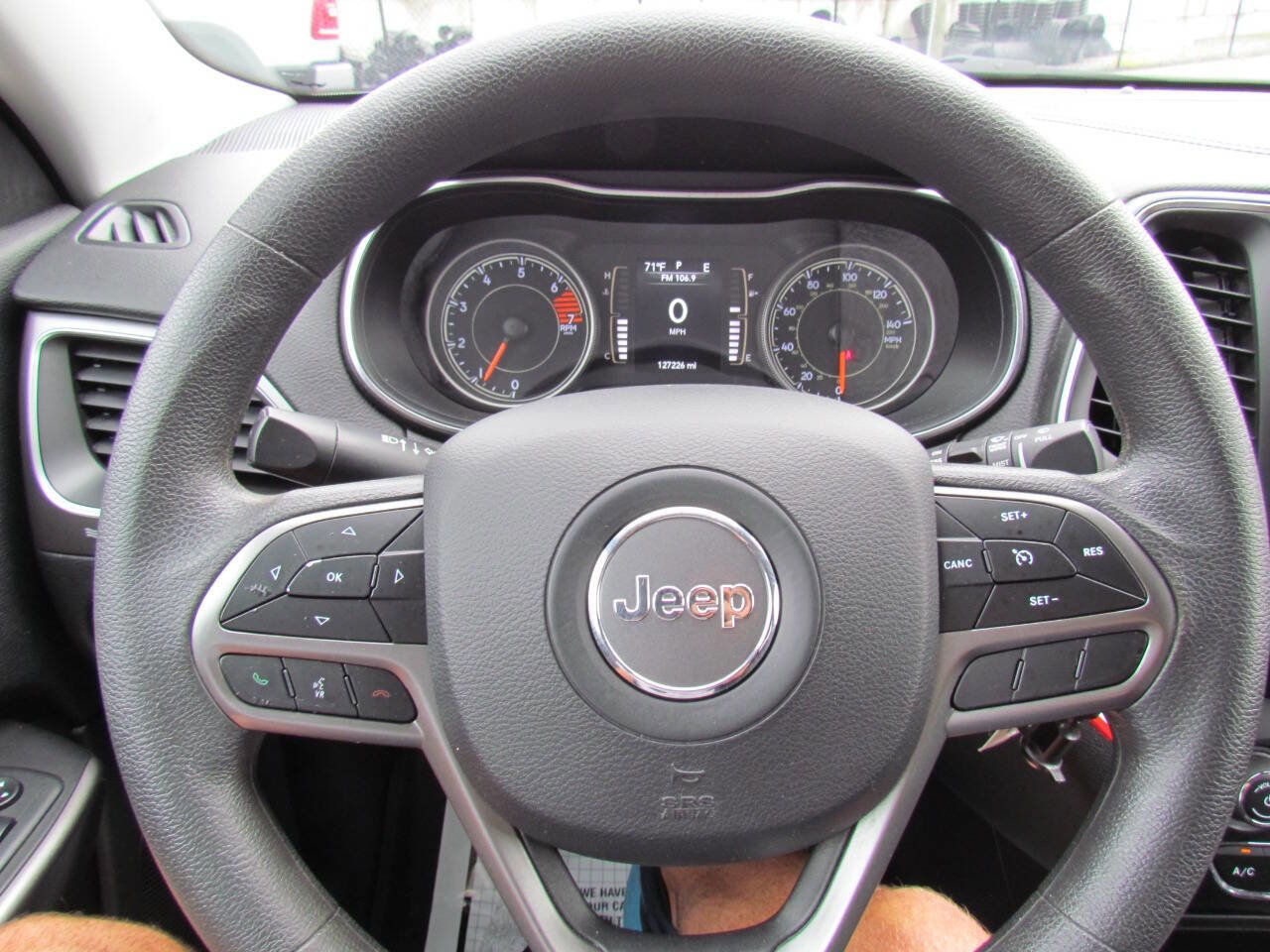 Used 2019 Jeep Cherokee Latitude w/ Popular Appearance Group image 22