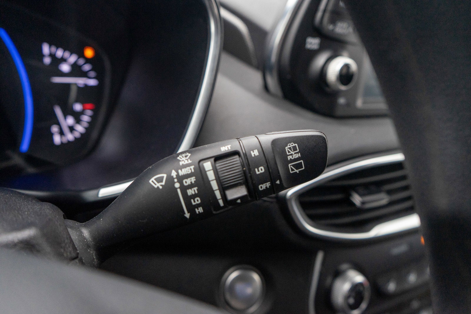 Used 2020 Hyundai Santa Fe SEL image 25