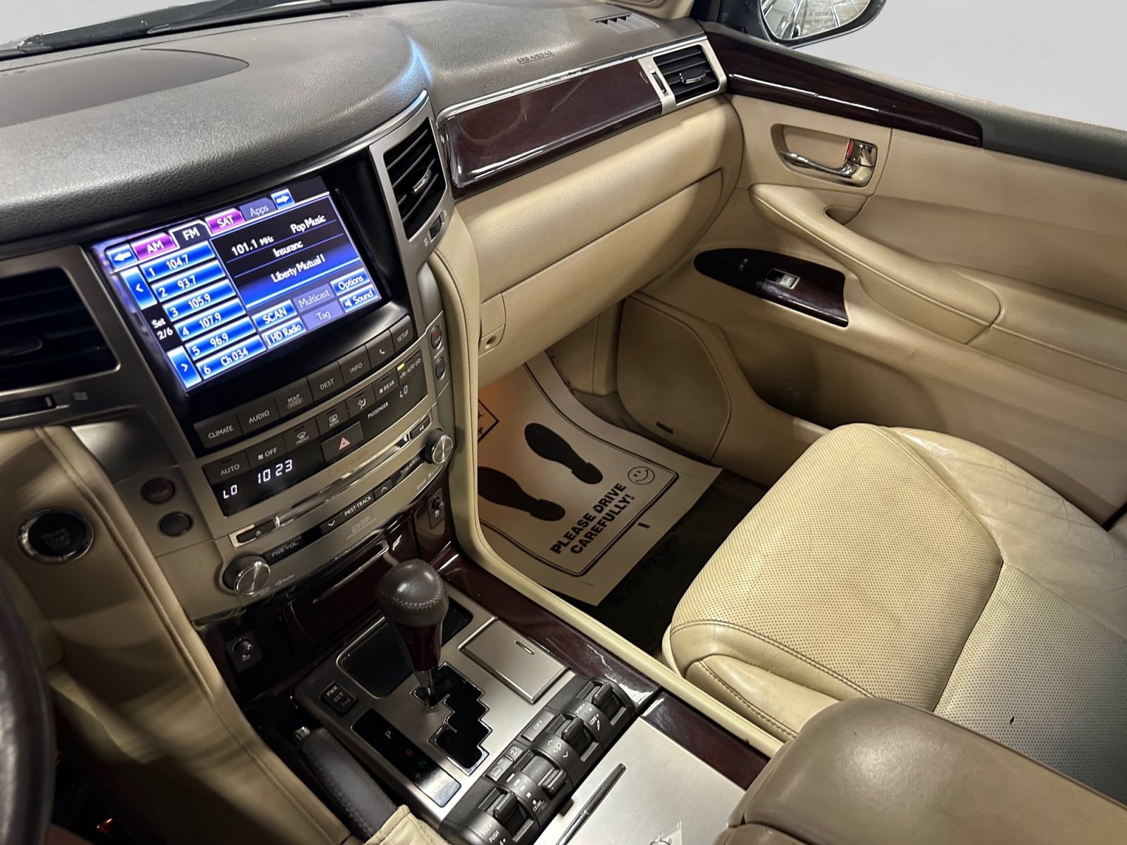 Used 2013 Lexus LX 570 4WD w/ Luxury Pkg image 35